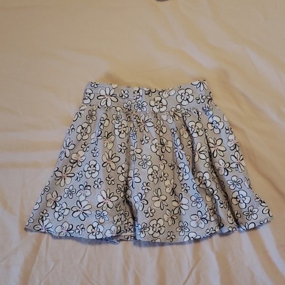 Girls Grey with white flowers skirt - Picture 1 of 3